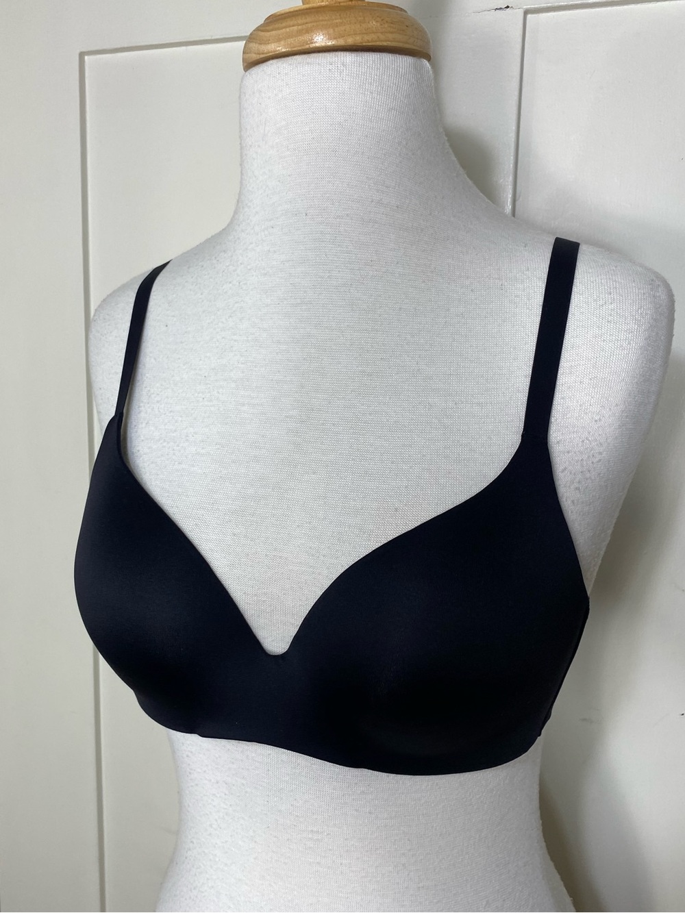 Uniqlo Black Padded Wireless Bra 34/36 AA A B - Picture 3 of 12